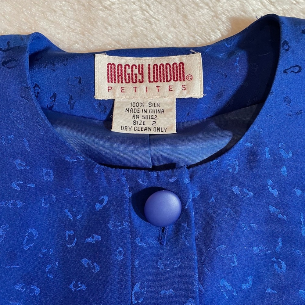VTG Maggy London Petites Royal Blue 100% Silk Skirt Suit Set Size 2P
Co-ord Set - Picture 4 of 10